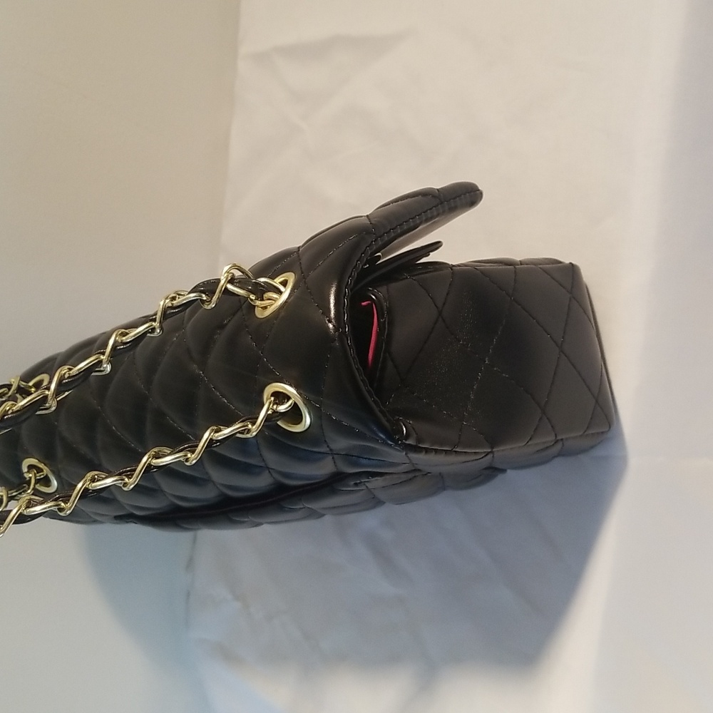 Elegant Black Quilted Chain Bag - Picture 6 of 9